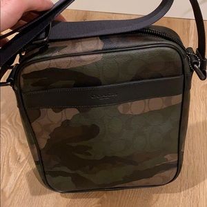 Men’s coach camo messenger bag(new condition)
